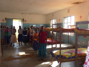 Mädchen-Dormitorium der Primarschule in Emboreet